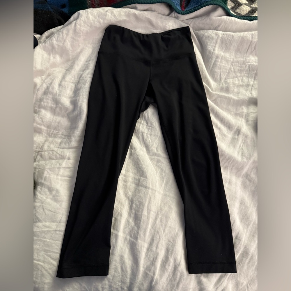 Yogalicious XS 21 inch cropped Black High-Waisted Leggings